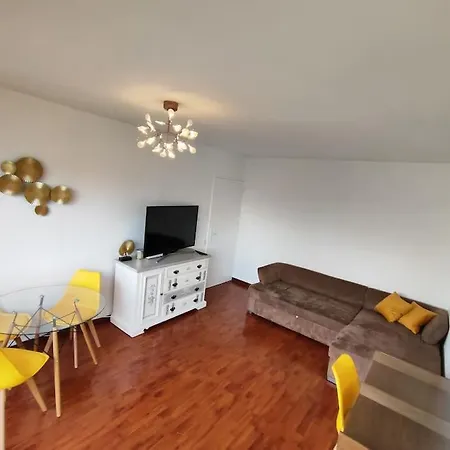 Apartament Sunny Flat, Parking & Rer C And H