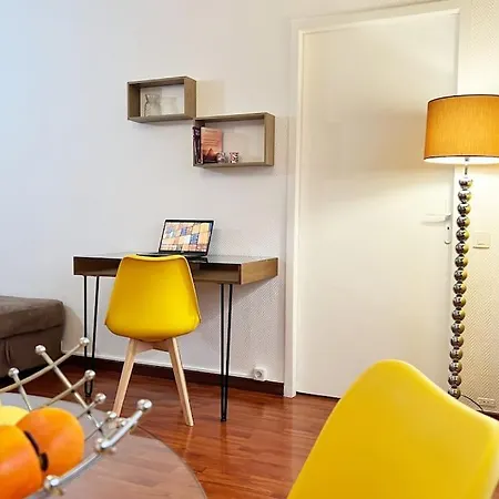 Apartament Sunny Flat, Parking & Rer C And H *