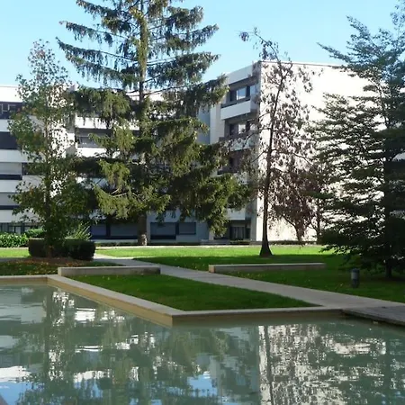 Sunny Flat, Parking & Rer C And H Apartament