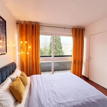 Sunny Flat, Parking & Rer C And H Apartament